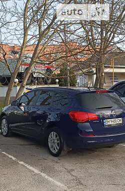 Універсал Opel Astra 2011 в Ромнах