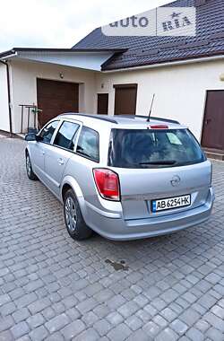 Универсал Opel Astra 2006 в Тростянце