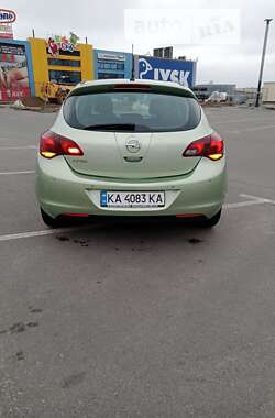 Хэтчбек Opel Astra 2012 в Софиевской Борщаговке