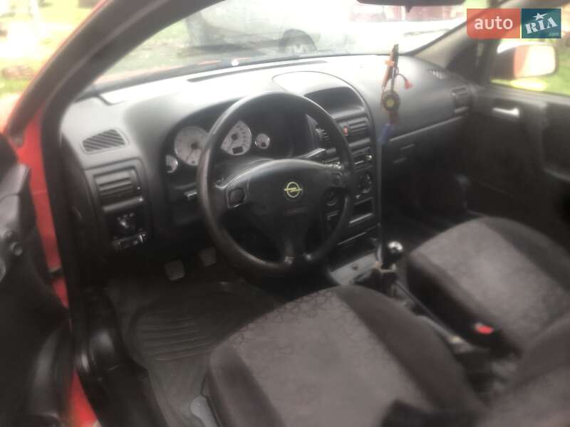 Хэтчбек Opel Astra 1999 в Тячеве
