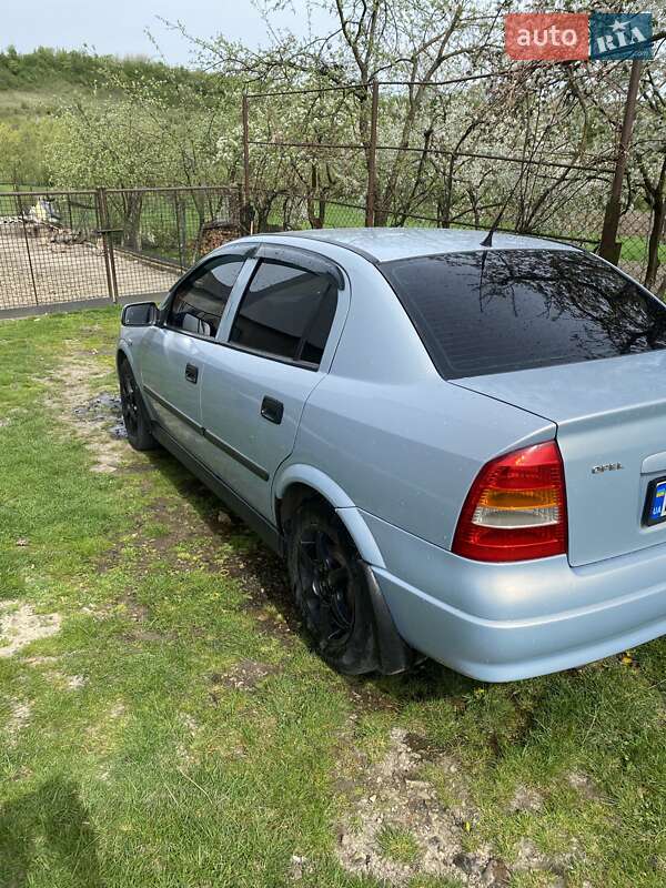 Седан Opel Astra 2004 в Львові