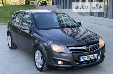 Хетчбек Opel Astra 2012 в Новояворівську