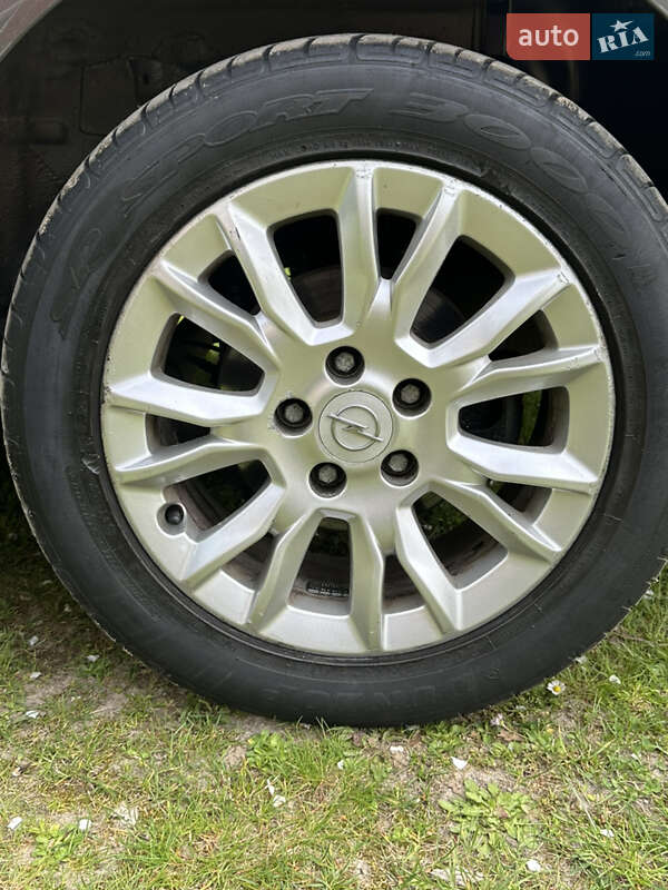 Универсал Opel Astra 2010 в Ковеле