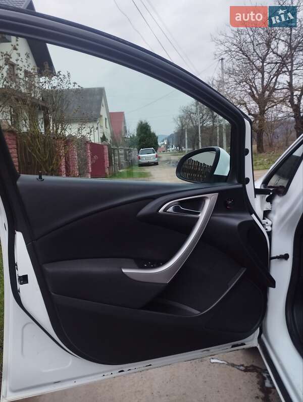 Универсал Opel Astra 2011 в Великом Березном