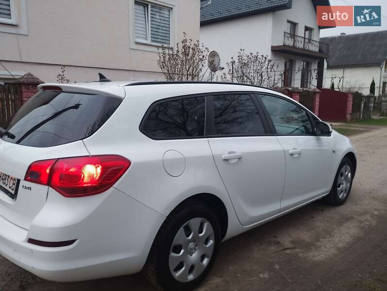 Универсал Opel Astra 2011 в Великом Березном