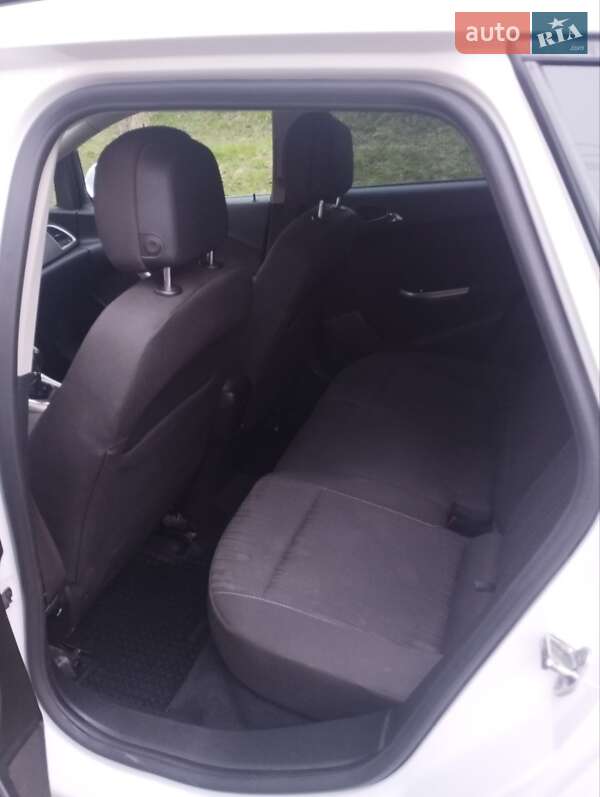 Универсал Opel Astra 2011 в Великом Березном
