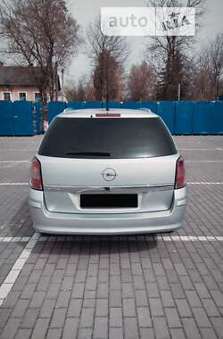 Універсал Opel Astra 2011 в Коломиї