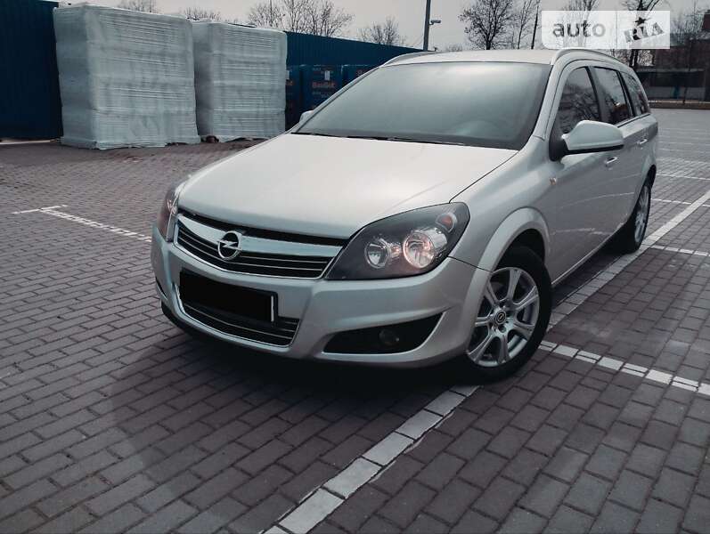 Універсал Opel Astra 2011 в Коломиї