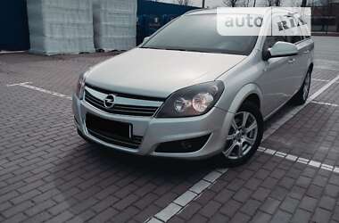 Універсал Opel Astra 2011 в Коломиї