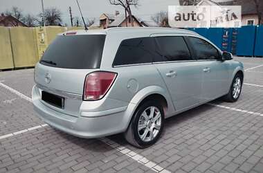 Універсал Opel Astra 2011 в Коломиї