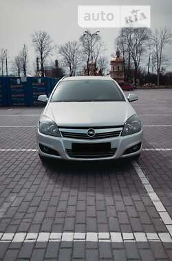 Універсал Opel Astra 2011 в Коломиї