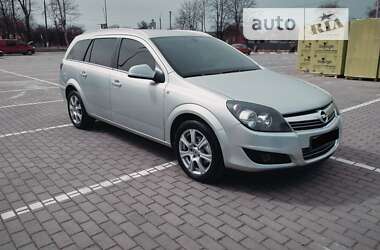 Універсал Opel Astra 2011 в Коломиї