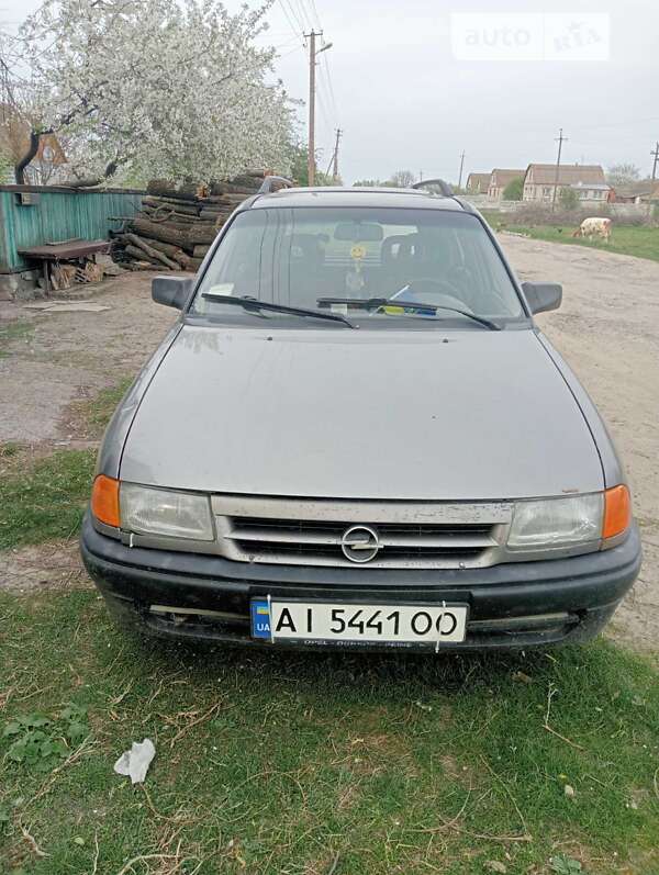 Универсал Opel Astra 1993 в Чуднове