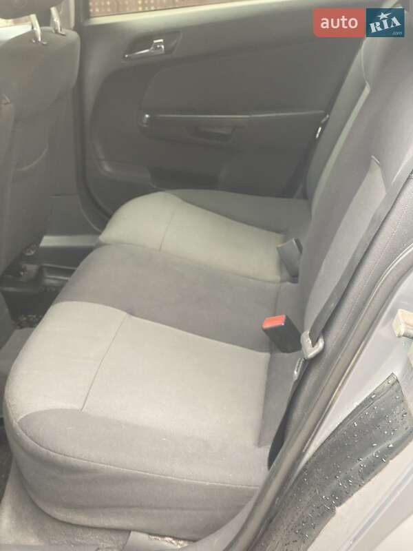 Универсал Opel Astra 2007 в Хусте
