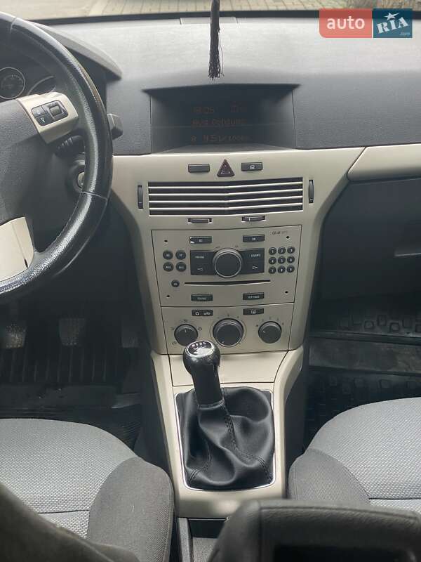 Универсал Opel Astra 2007 в Хусте