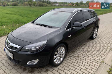 Универсал Opel Astra 2012 в Львове