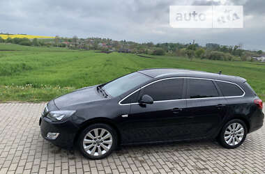 Универсал Opel Astra 2012 в Львове