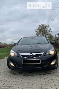 Универсал Opel Astra 2012 в Львове