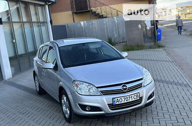 Хэтчбек Opel Astra 2007 в Мукачево