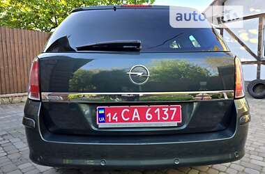 Универсал Opel Astra 2010 в Полтаве
