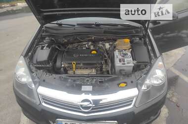 Седан Opel Astra 2011 в Івано-Франківську