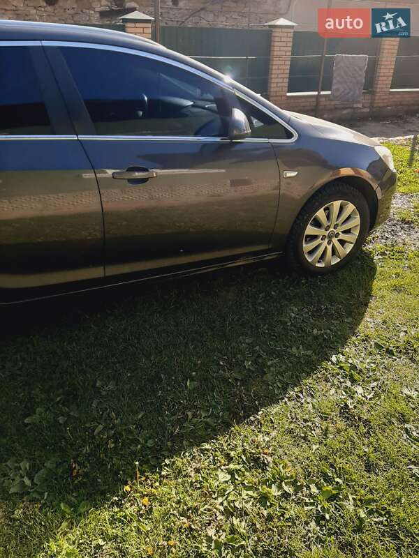 Универсал Opel Astra 2012 в Николаеве