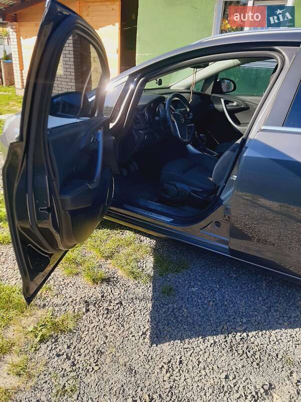 Универсал Opel Astra 2012 в Николаеве