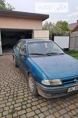 Седан Opel Astra 1992 в Жовкві