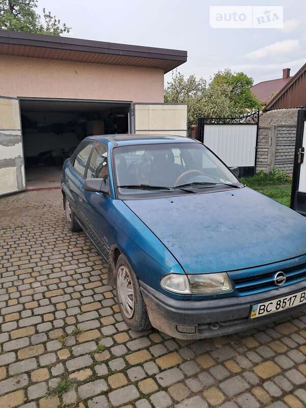 Седан Opel Astra 1992 в Жовкве