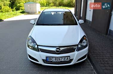 Хэтчбек Opel Astra 2013 в Львове