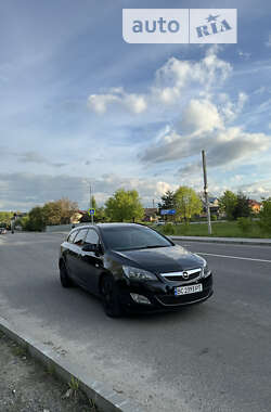 Універсал Opel Astra 2012 в Дрогобичі