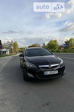 Універсал Opel Astra 2012 в Дрогобичі