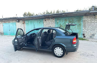 Седан Opel Astra 2004 в Киеве