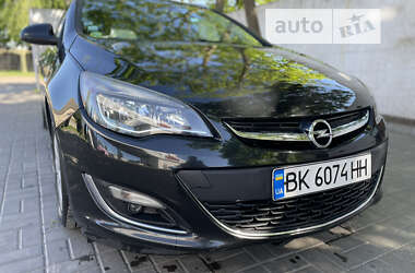 Универсал Opel Astra 2012 в Здолбунове