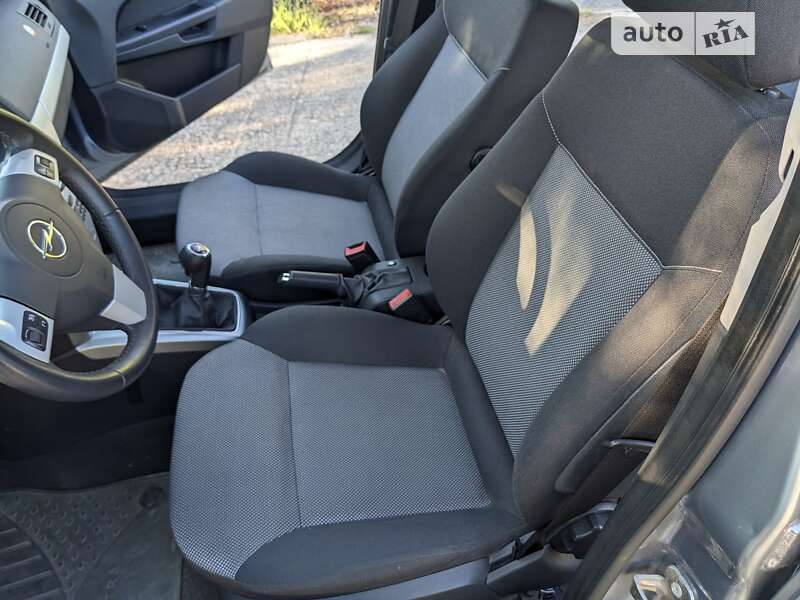 Універсал Opel Astra 2009 в Вараші