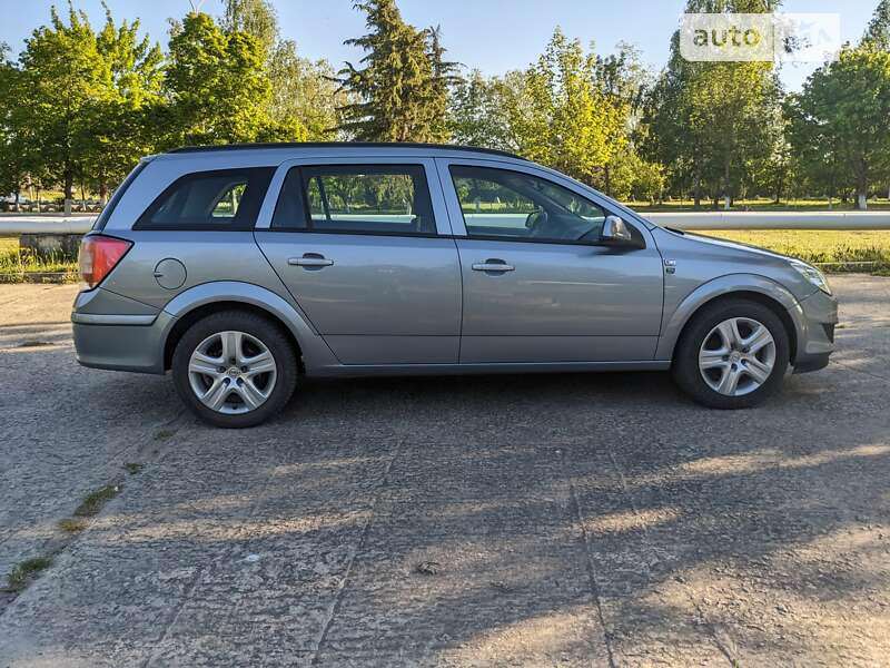 Універсал Opel Astra 2009 в Вараші
