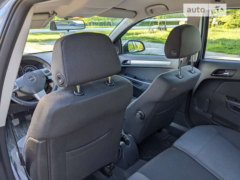Універсал Opel Astra 2009 в Вараші