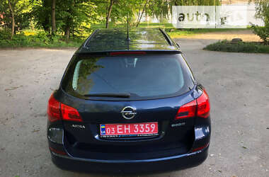 Универсал Opel Astra 2011 в Тлумаче