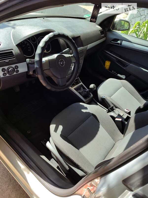 Універсал Opel Astra 2005 в Бершаді