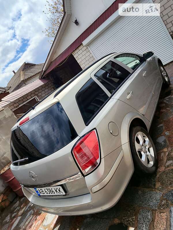 Універсал Opel Astra 2005 в Бершаді