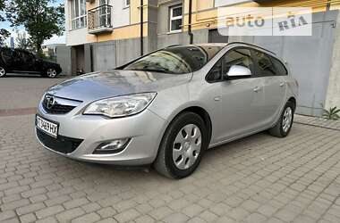 Універсал Opel Astra 2011 в Івано-Франківську