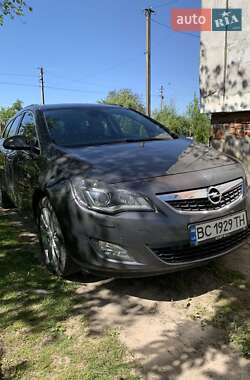 Універсал Opel Astra 2012 в Львові