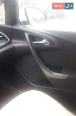 Універсал Opel Astra 2014 в Золочеві