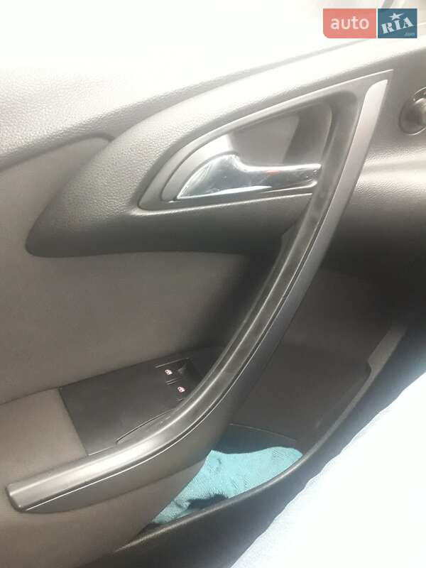 Универсал Opel Astra 2014 в Золочеве