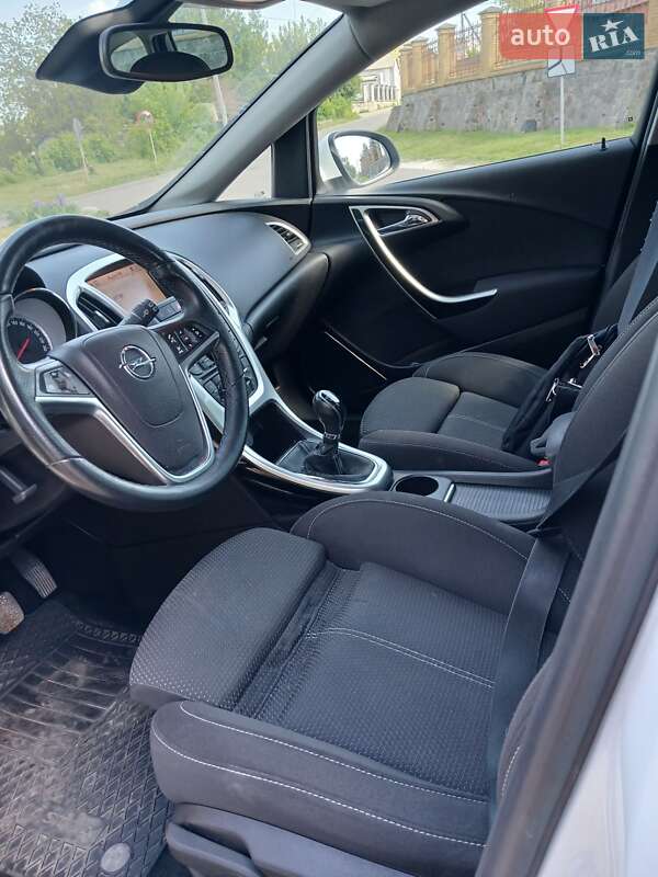 Універсал Opel Astra 2010 в Полтаві