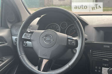 Универсал Opel Astra 2010 в Прилуках