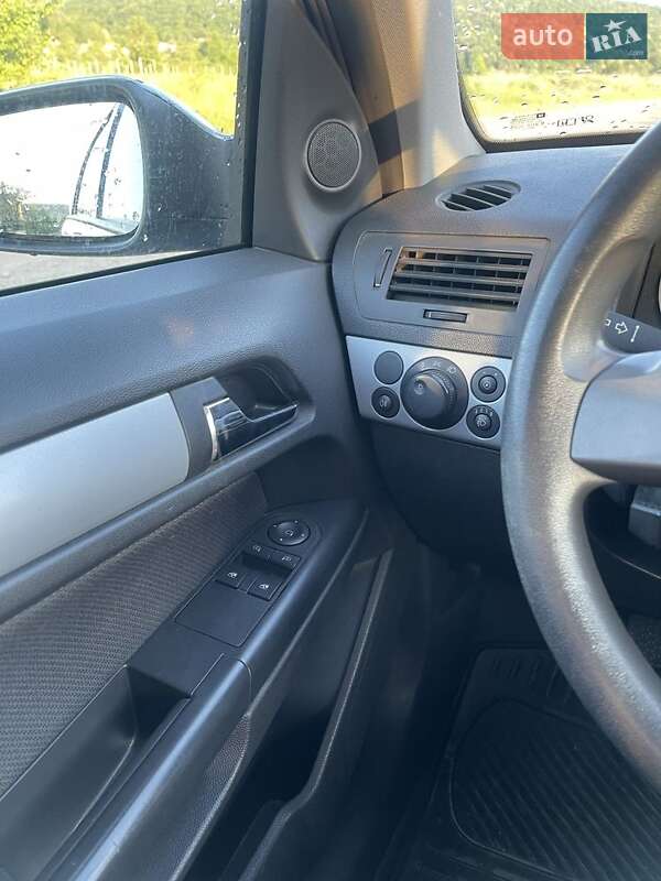Универсал Opel Astra 2005 в Сваляве
