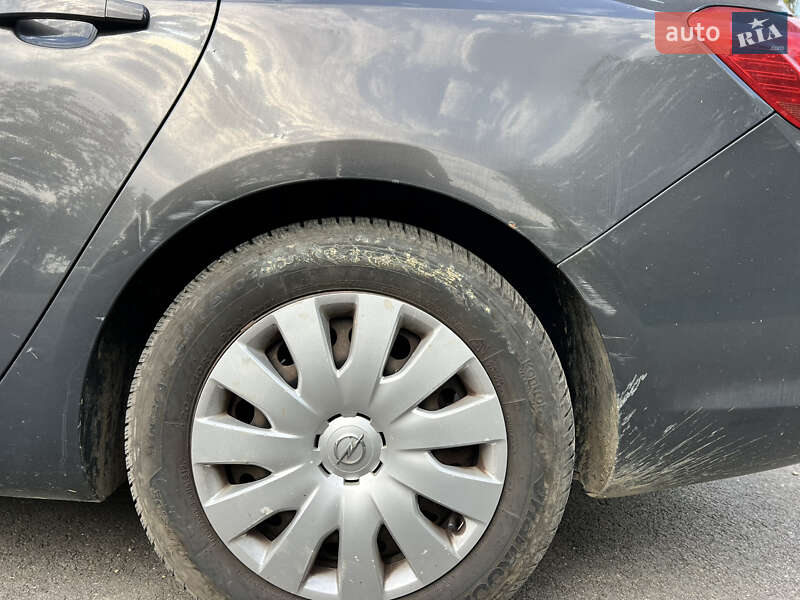 Универсал Opel Astra 2013 в Ивано-Франковске