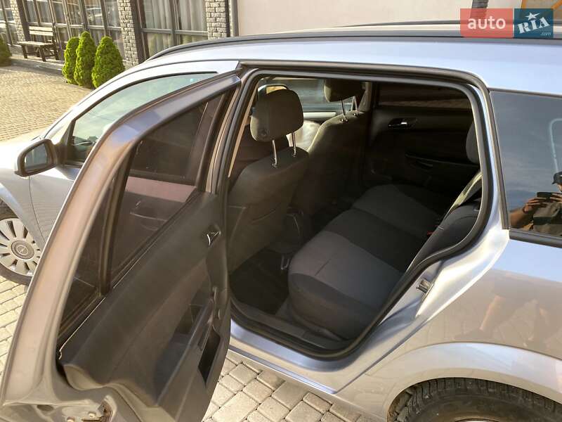 Універсал Opel Astra 2008 в Хусті