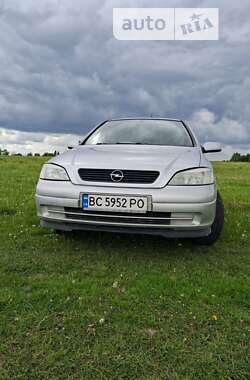 Седан Opel Astra 2004 в Пустомитах